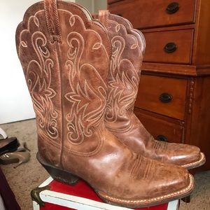 Ariat cowgirl boots